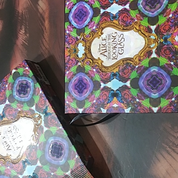 URBAN DECAY ALICE THROUGH THE LOOKING GLASS EYESHADOW PALETTE